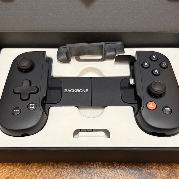 Wireless Game Controller for Smartphones - Black - Picture 2 of 4